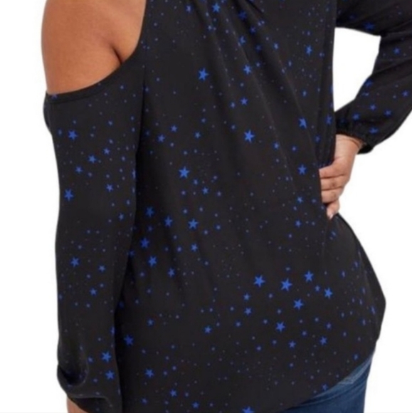 Torrid Cold Shoulder Star Top Black & Blue Size 2 - Picture 2 of 13